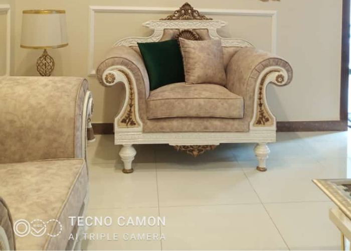 Stylish Sofa - Image 4